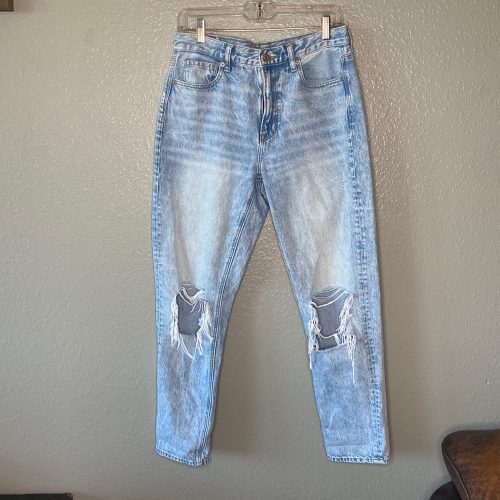 American Eagle Light Wash Blowout Knee Mom Jeans